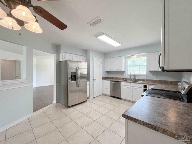 Building Photo - 1304 Pine Hill Cir