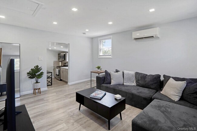 Building Photo - 108 Sheridan Ave