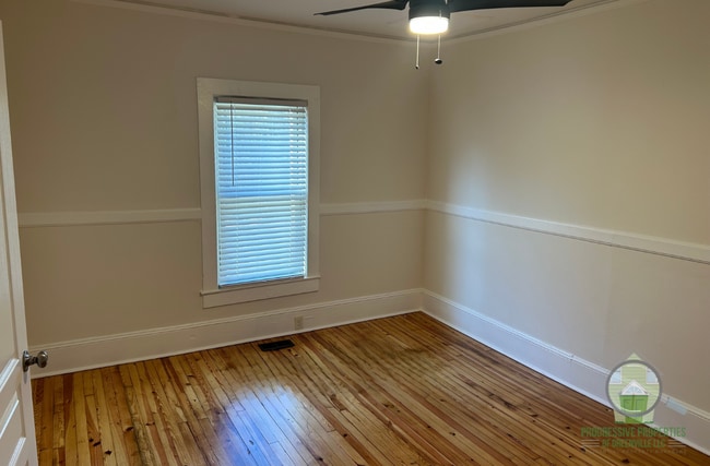 Building Photo - 25 W Main St