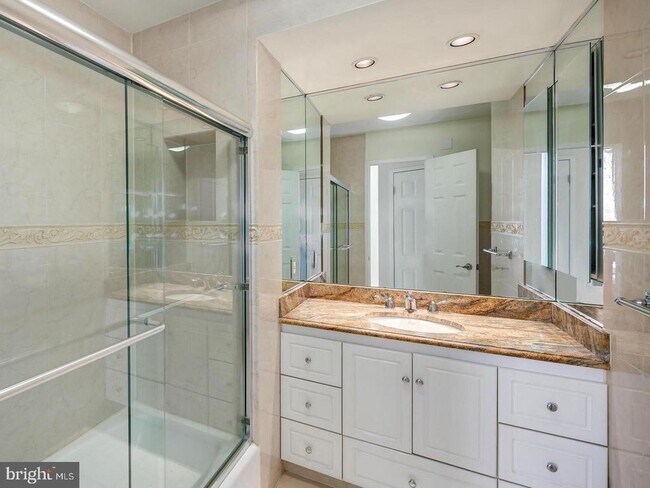 Building Photo - 10723 Gloxinia Dr