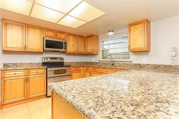 Building Photo - 854 N Jerico Dr