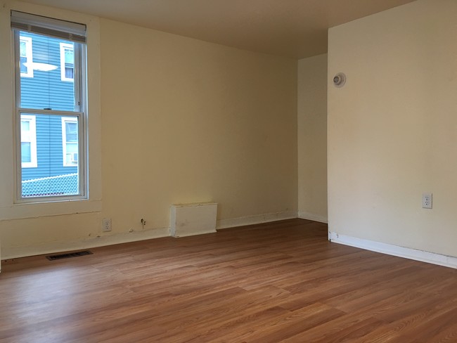 Building Photo - 86 Adeline St