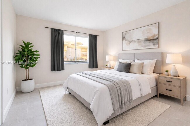 Building Photo - 731 N Pine Island Rd