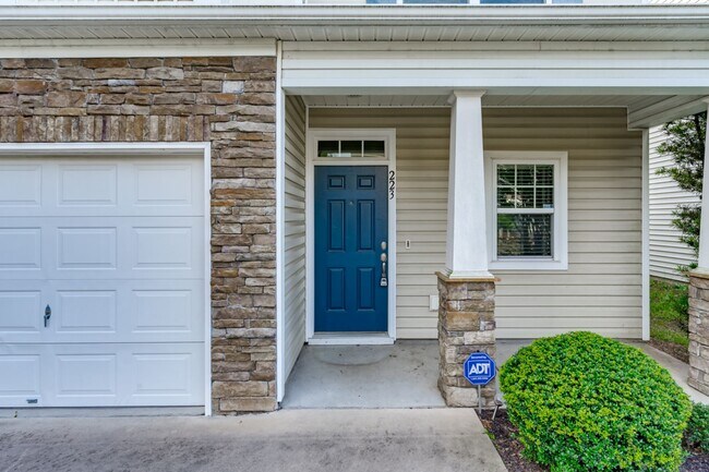 Building Photo - 223 Chestnut Oak Ln