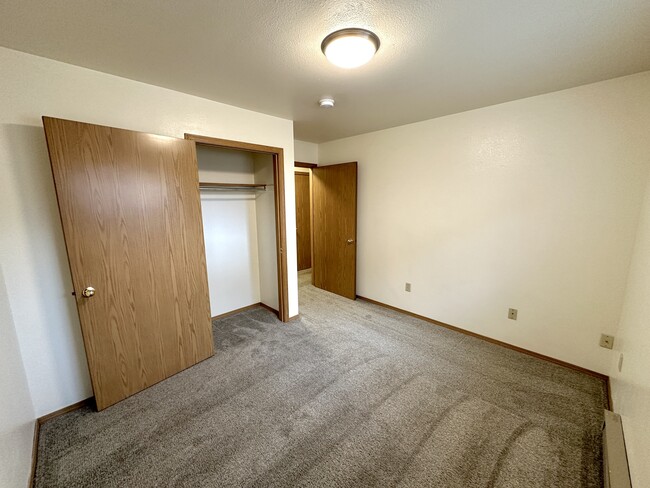 Building Photo - 321 Janet St