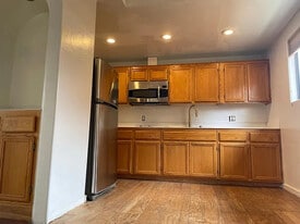Building Photo - 260 Sierra Way