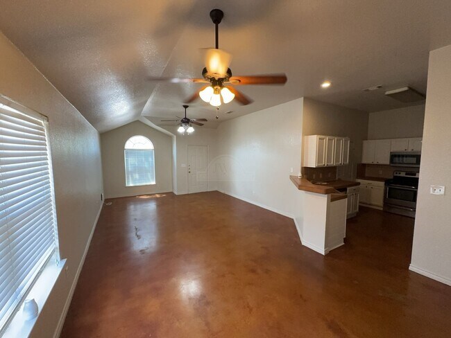 Building Photo - 2105 Charleston Ct
