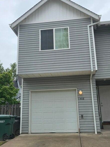 Building Photo - 1406 Falcon Loop