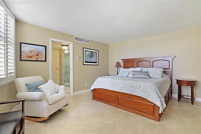 Building Photo - 2800 N Ocean Dr