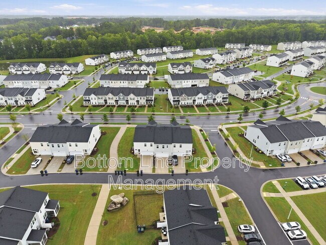Building Photo - 2312 Kasota Ln
