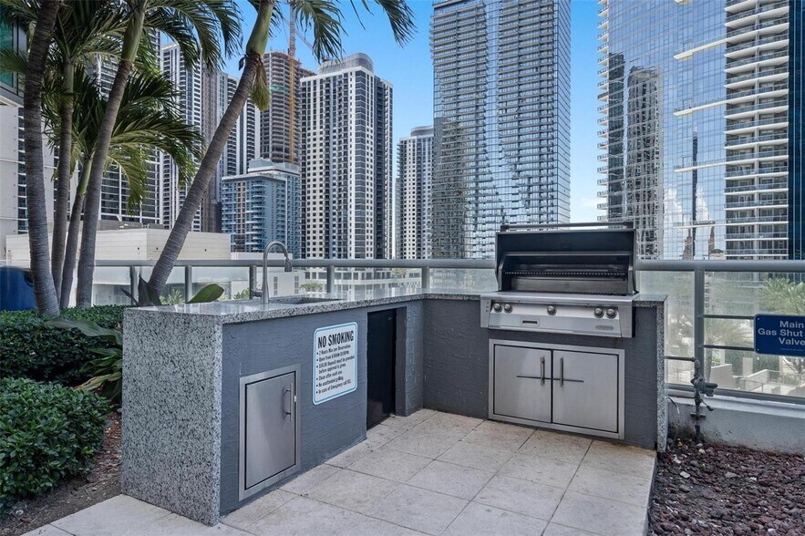 Building Photo - 888 Biscayne Blvd