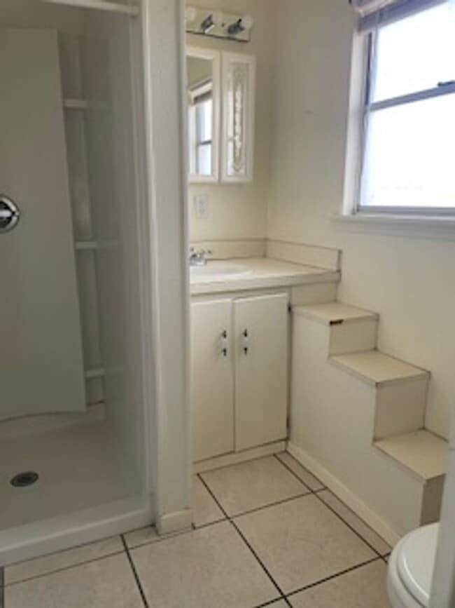 Building Photo - 3 BR in a Quiet Neighborhood