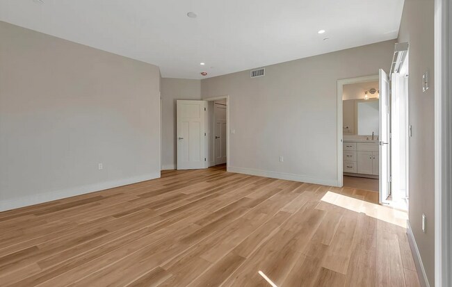 Building Photo - Grant Avenue A