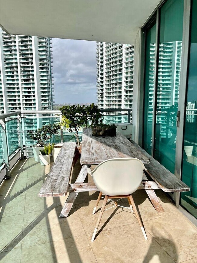 Building Photo - 350 S Miami Ave