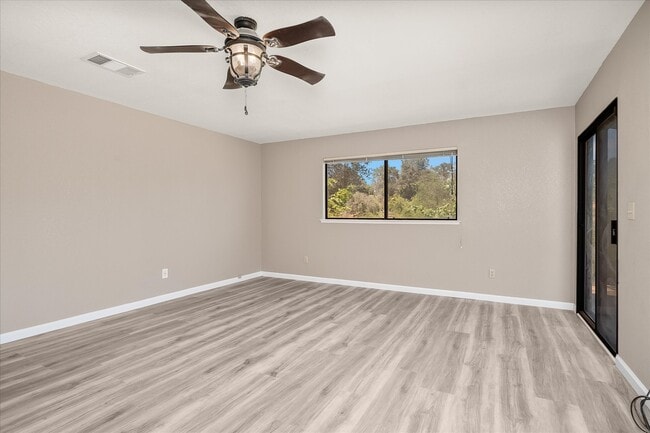 Building Photo - 44459 Lookout Ct