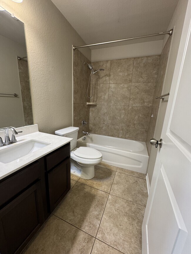 Building Photo - 5611 Markham Dr