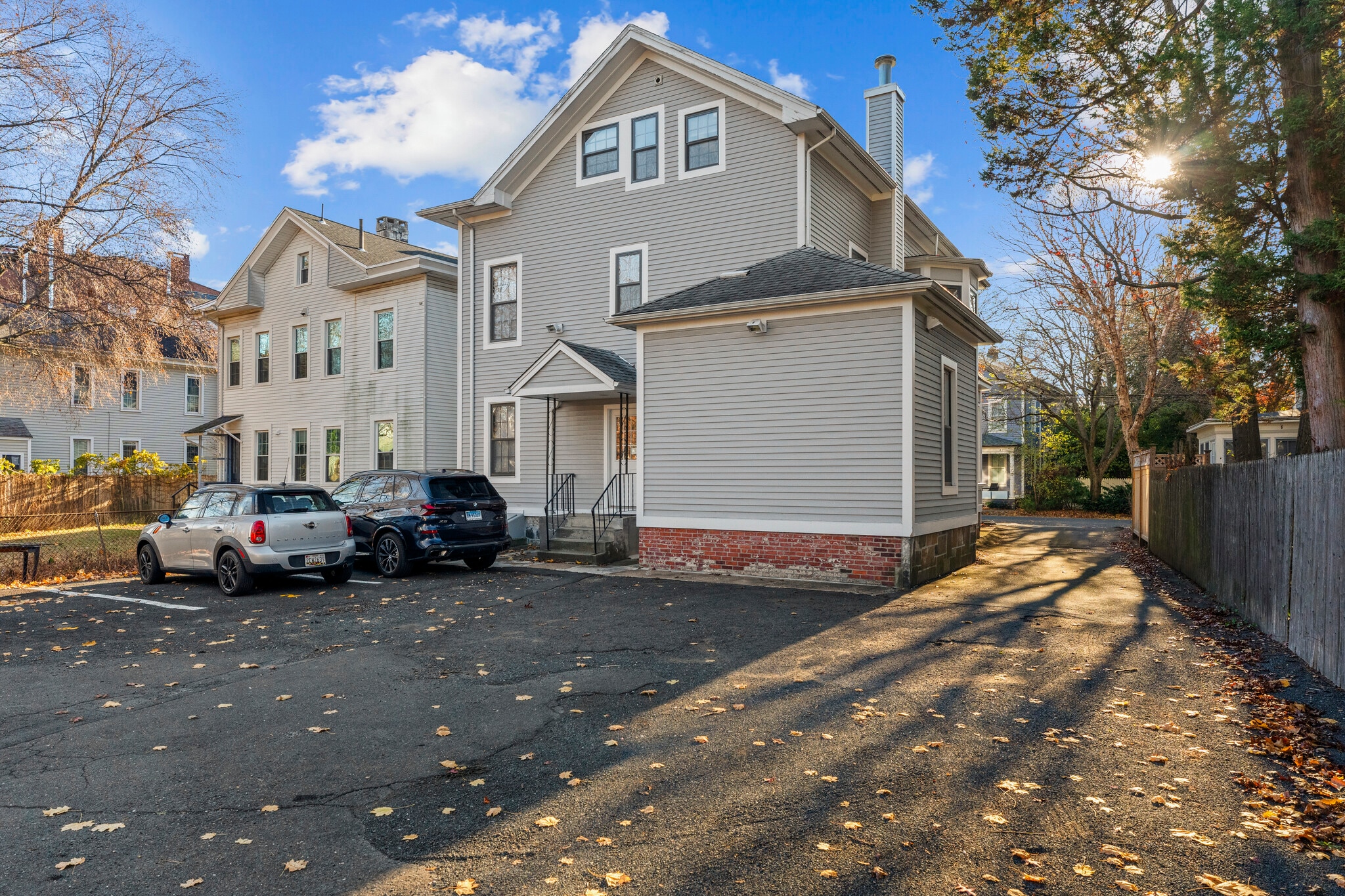 Back and parking lot - 35 Eld St
