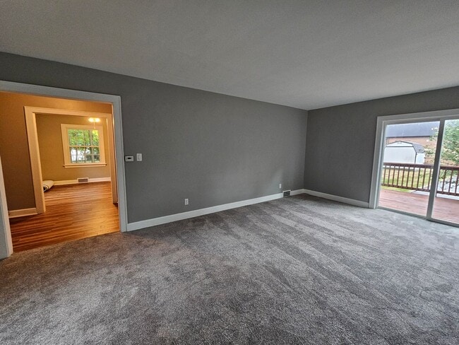 Building Photo - Kent 4 bedroom 1.5 bath house for rent