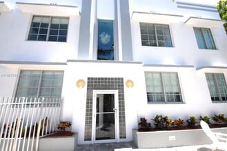 Building Photo - 526 15th St