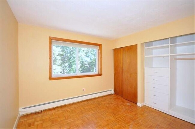 Building Photo - 18 Hamilton Rd