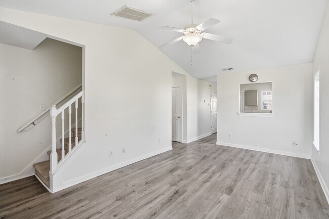 Building Photo - 3 Bedroom, 3 Bathroom Townhome in Carolina Forest!