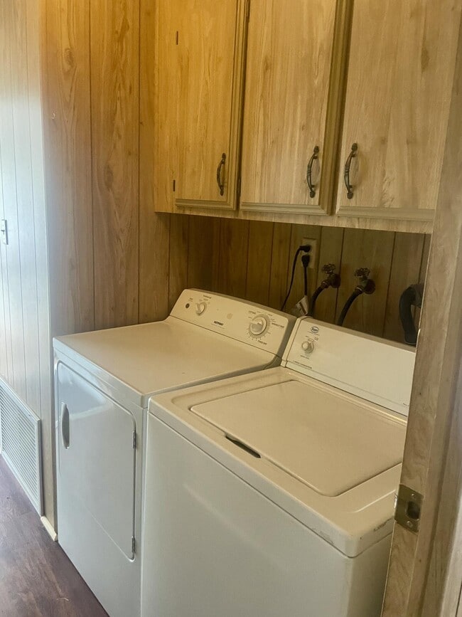 Building Photo - 14777 Palm Dr