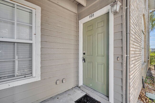 Building Photo - UCF Condo Utilities included