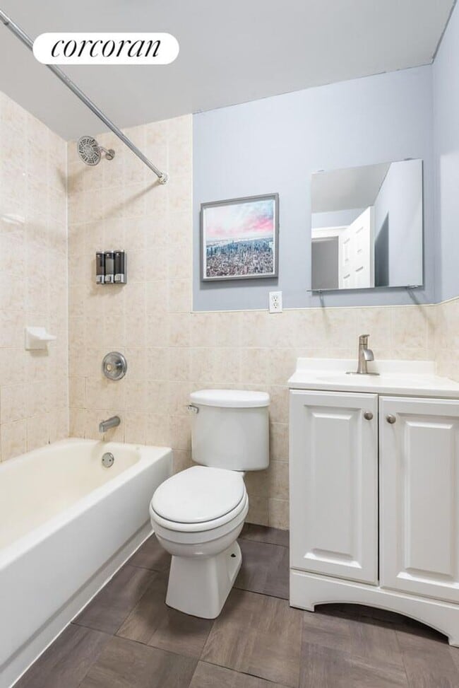 Building Photo - 42 Weirfield St