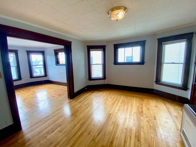 Building Photo - 14 Loring St