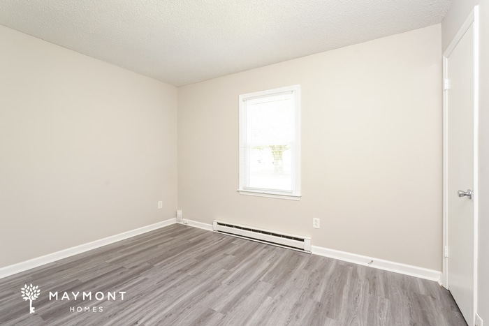 Building Photo - 1670 Village Pl