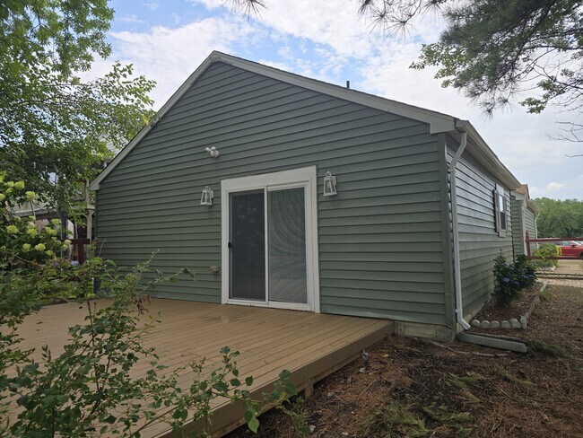 Building Photo - 5360 Chatham Hall Dr