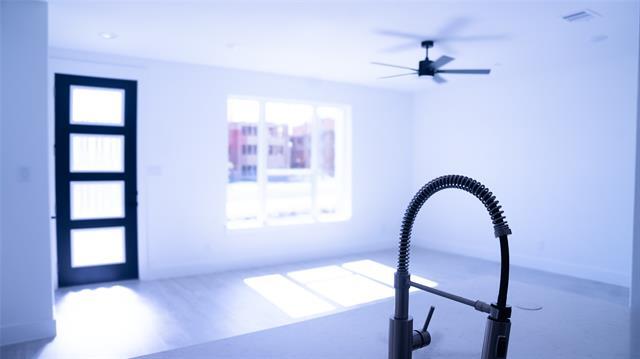 Building Photo - 2558 Campden Mews