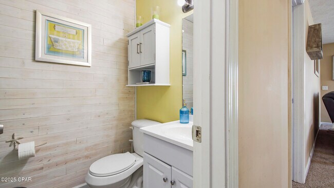 Building Photo - 6910 Beach Dr