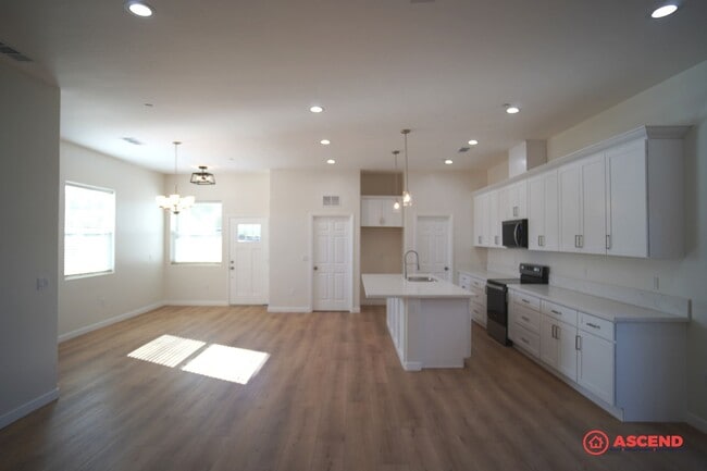 Building Photo - Brand New Home In Tehachapi!