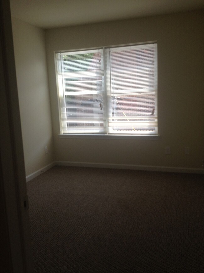 Building Photo - 415 N 41st St