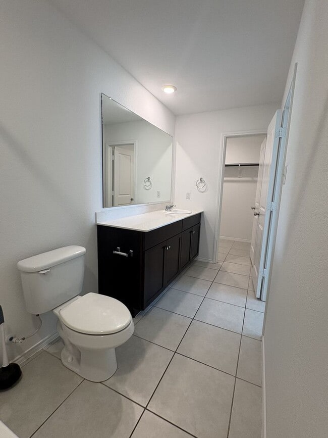 Building Photo - Modern Comfort Meets Prime Location – Single-Story Living at Its Best!