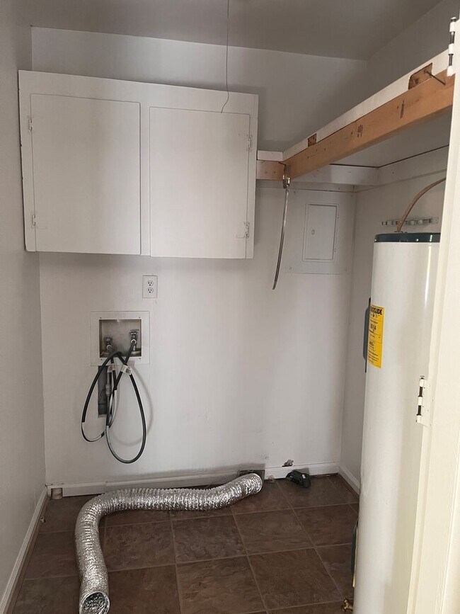 Building Photo - Spacious two bedroom in Altavista! Close t...