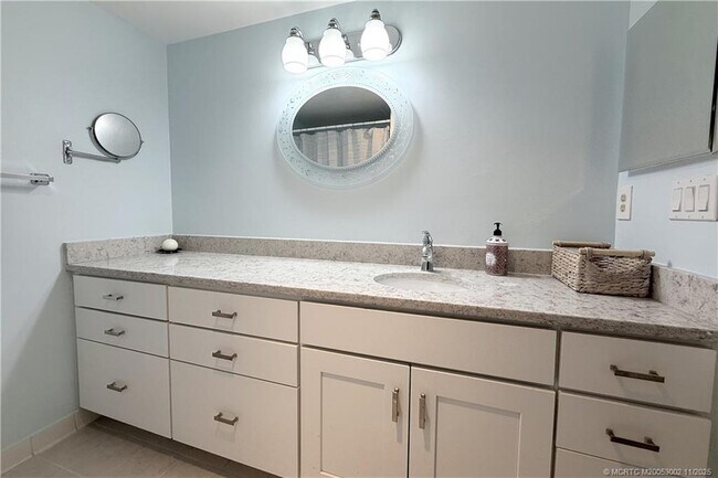 Building Photo - 1950 SW Palm City Rd