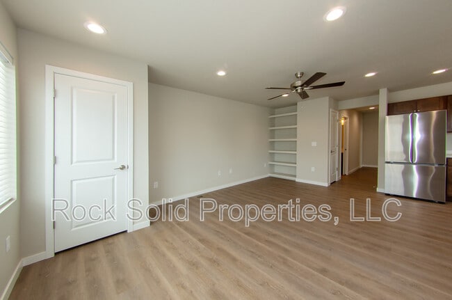 Building Photo - 1900 Good Hearted Pl