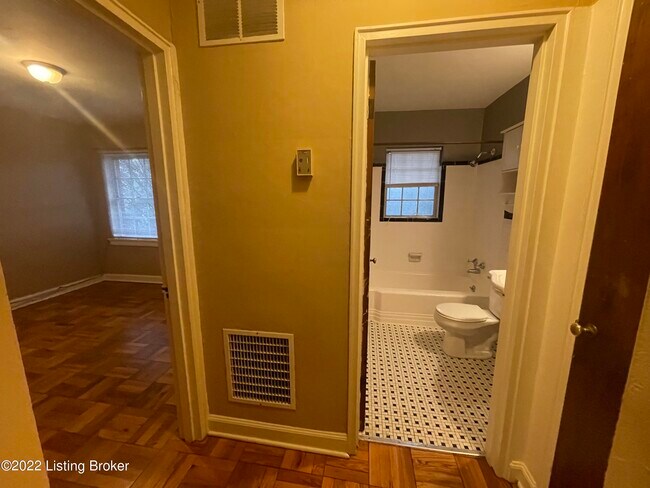 Building Photo - 2201 Cherokee Pkwy