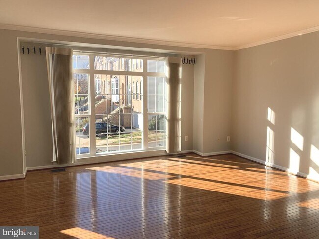 Building Photo - 3384 Governors Crest Ct