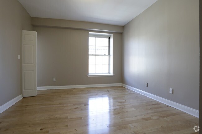 Interior Photo - 248 Market St