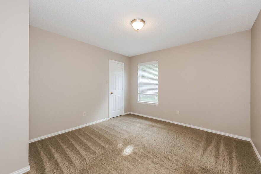 Building Photo - 6205 Vista Wood Dr