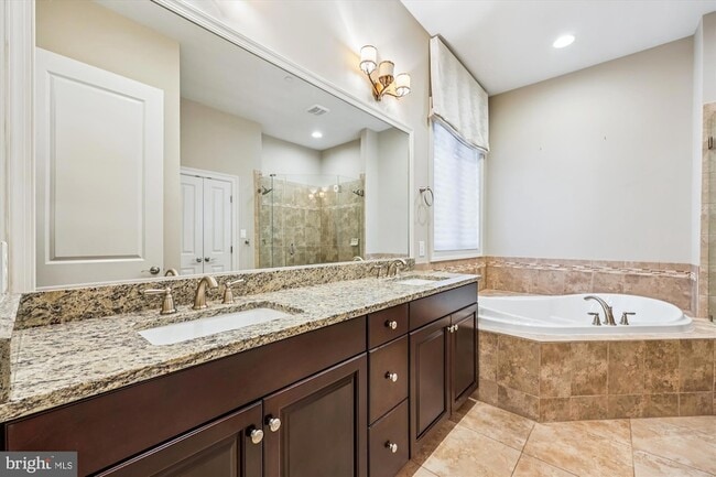 Building Photo - 448 Salk Cir