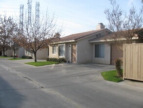 Building Photo - 2811 Brookside Dr