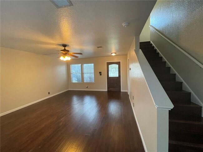 Building Photo - 102 Brentwood Dr