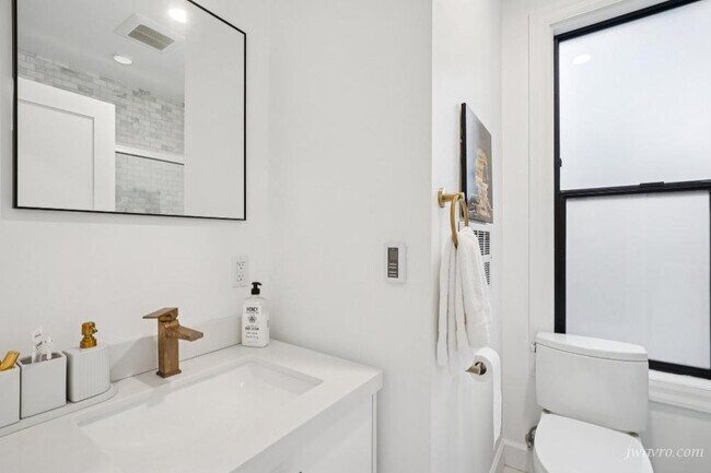 Building Photo - 919 Vallejo St