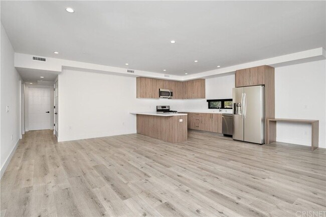 Building Photo - 5923 Laurel Canyon Blvd