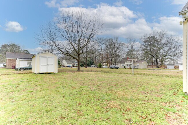 Building Photo - 1103 Fentress Rd