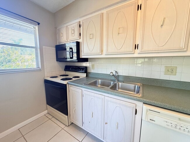 Building Photo - 1 Bedroom 1 Bathroom Available Now!